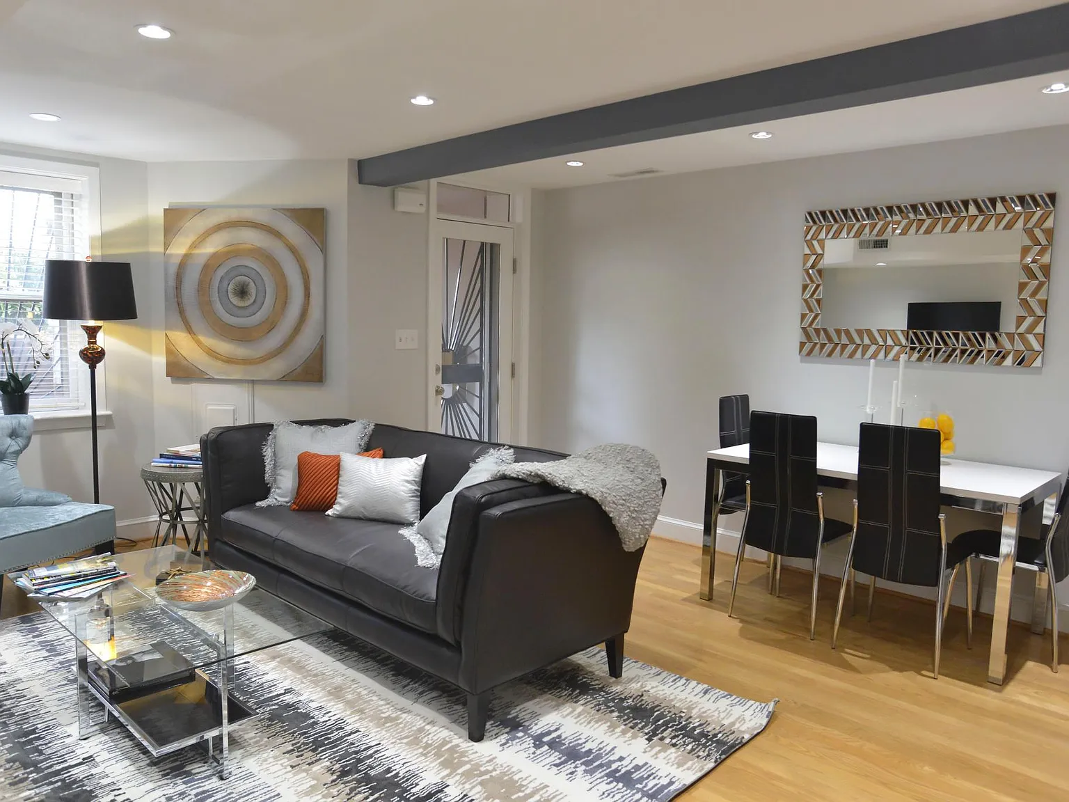 2 bed, 1000 sqft, $4,400 — Photo 4