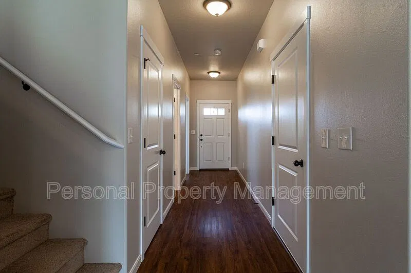 4 bed, 2.5 bath, 1674 sqft, $2,495 — Photo 2