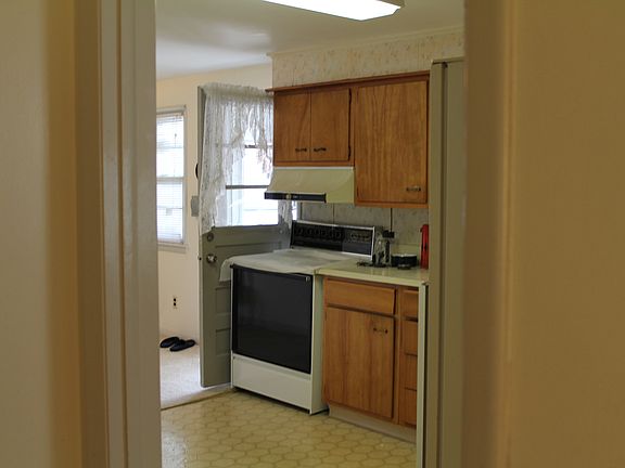 4th image of 6864 E Genesee St