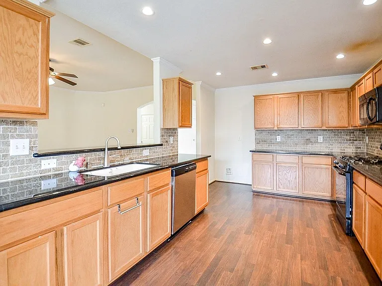 24718 Cobble Canyon Ln — Photo 10