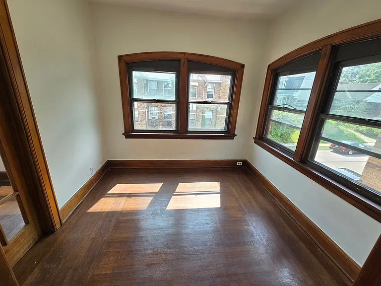 3745 Saint Lawrence Ave — Photo 6