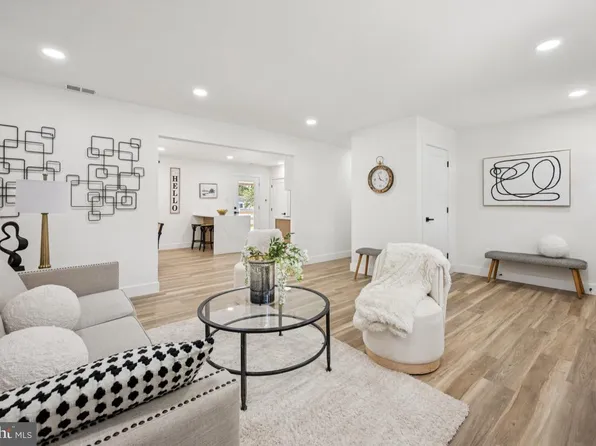 177 Asbury Ave, West Deptford, NJ 08086