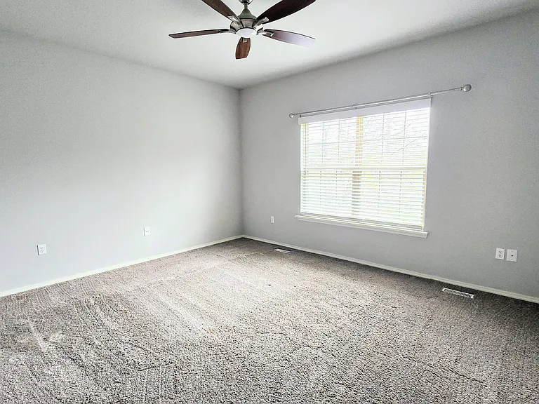 36 Westbury Dr — Photo 8