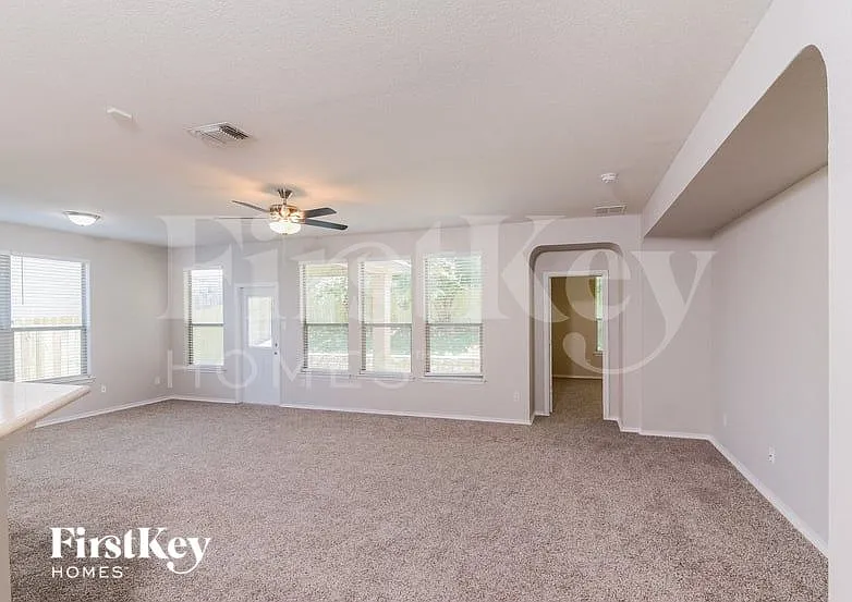 3 bed, 2.0 bath, 1660 sqft, $1,780 — Photo 3