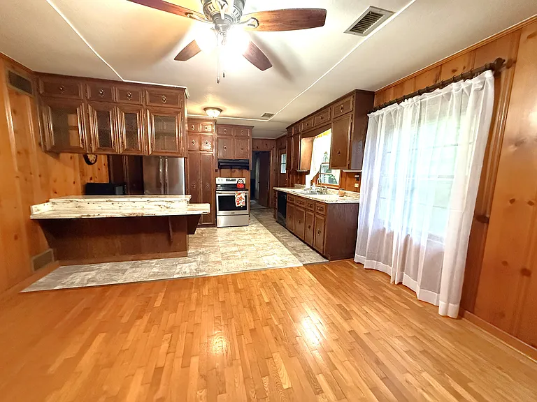 842 Burnett Station Rd — Photo 6