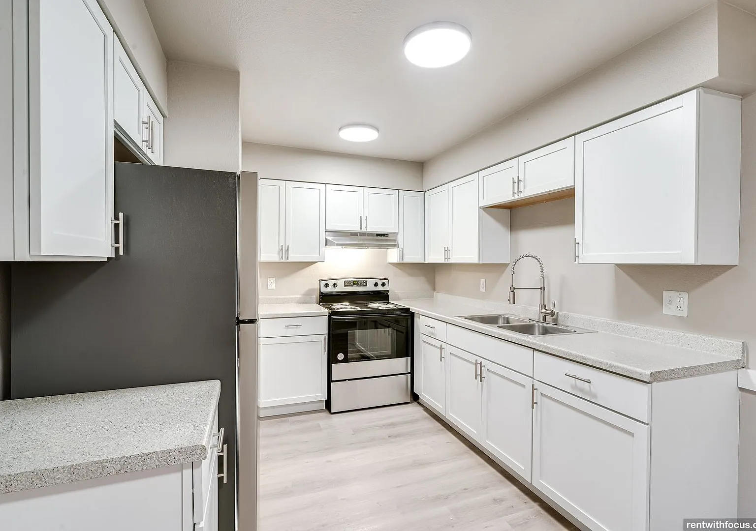EVERGREEN PLACE — Photo 3