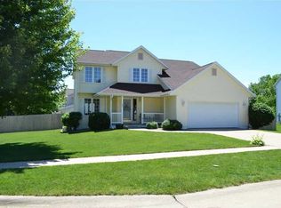 1305 Hunters Run Ln NE, Cedar Rapids, IA 52402