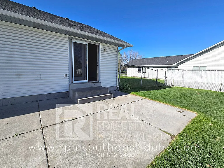 2801 E Chasewood Dr — Photo 26