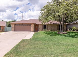 2805 Forestwood Dr, Bryan, TX 77801
