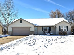 2356 Deer Prairie Dr, Neenah, WI 54956