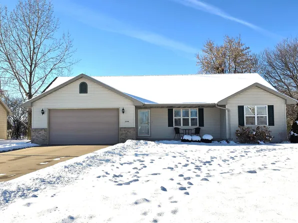 2356 Deer Prairie Dr, Neenah, WI 54956