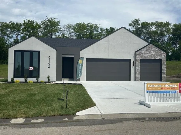 2124 SW Wheatfield Dr, Lees Summit, MO 64082