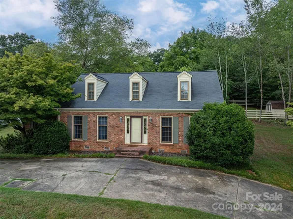 240 Country Club Cir, Shelby, NC 28150