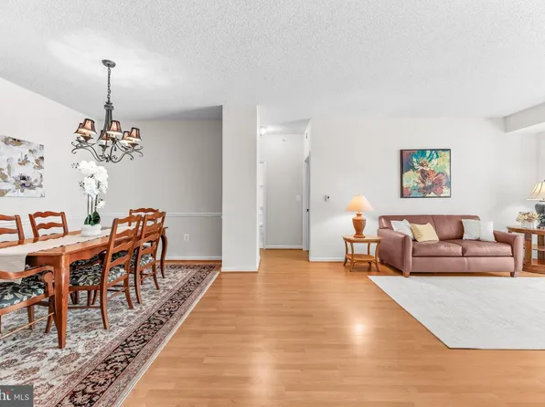 19355 Cypress Ridge Ter Unit 223, Lansdowne, VA 20176