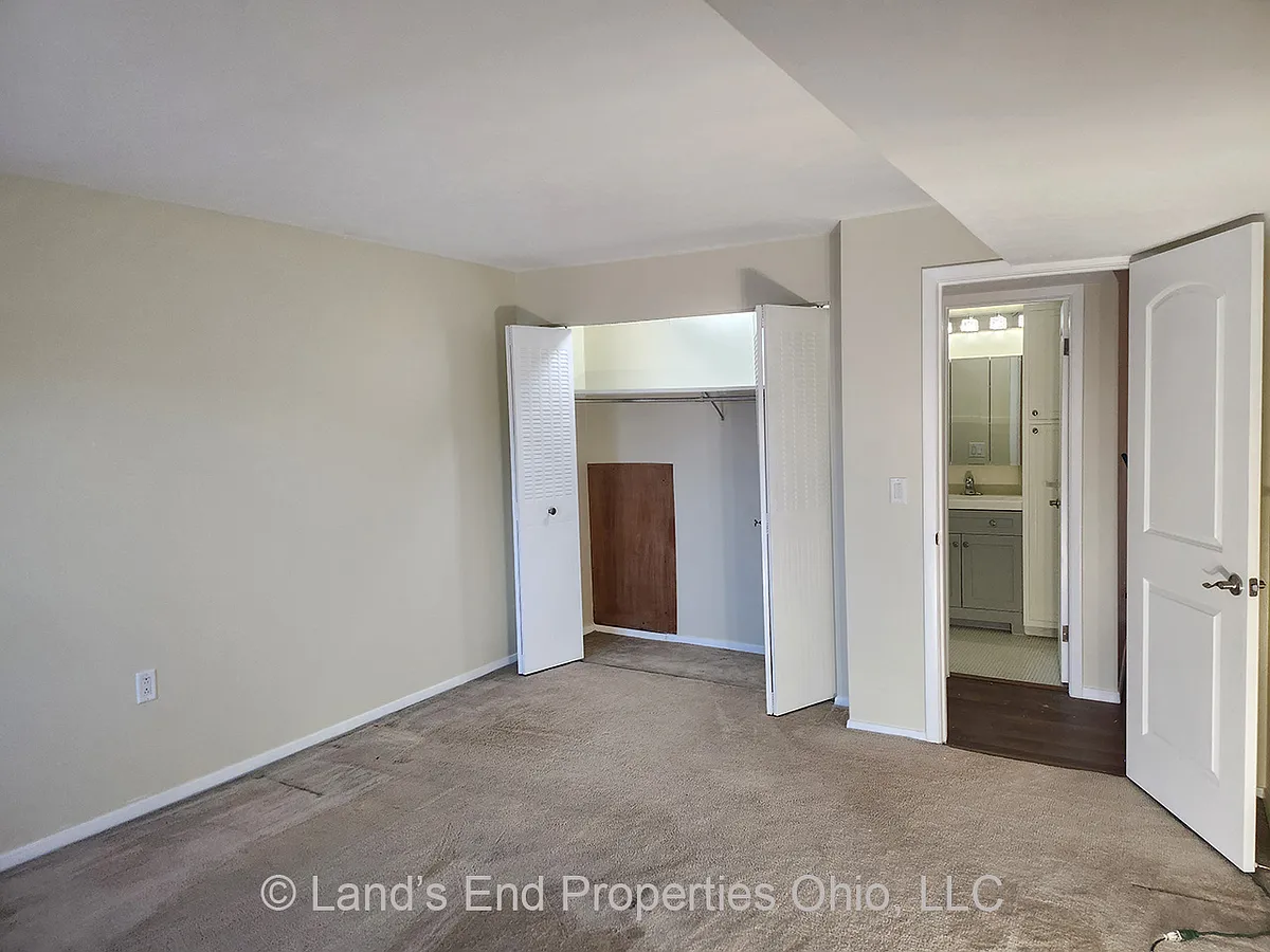 Building Photo - 216 Moore Rd #4K