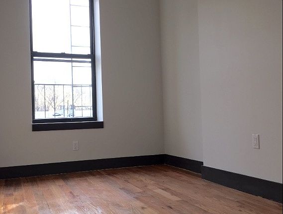 2nd image of 542 Kosciuszko St APT 2R