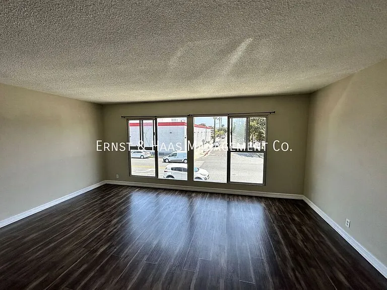 1325 E 7th St #6 — Photo 2