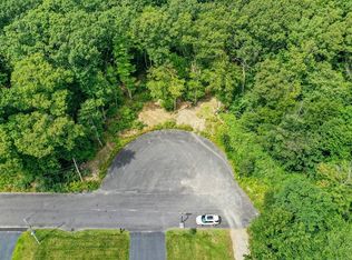 1 Oakwood Dr, Webster, MA 01570