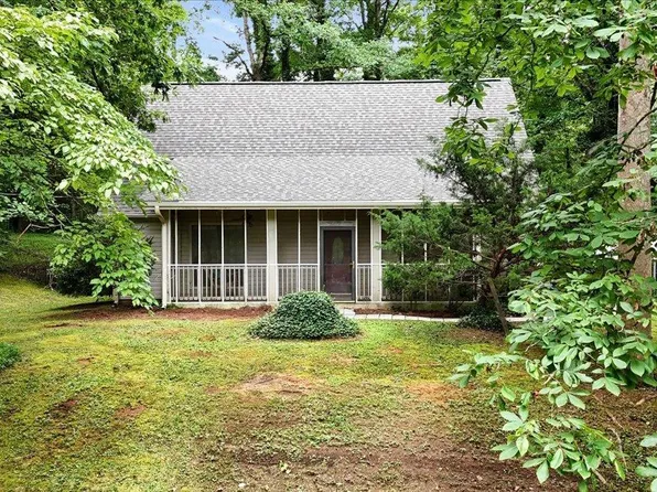 12 Coleman Dr, Travelers Rest, SC 29690