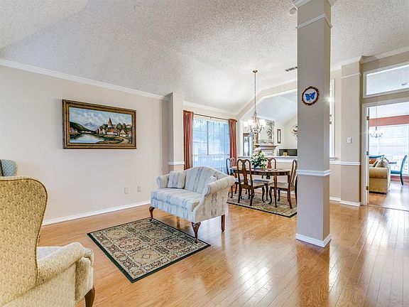 4th image of 2039 Vista Dr