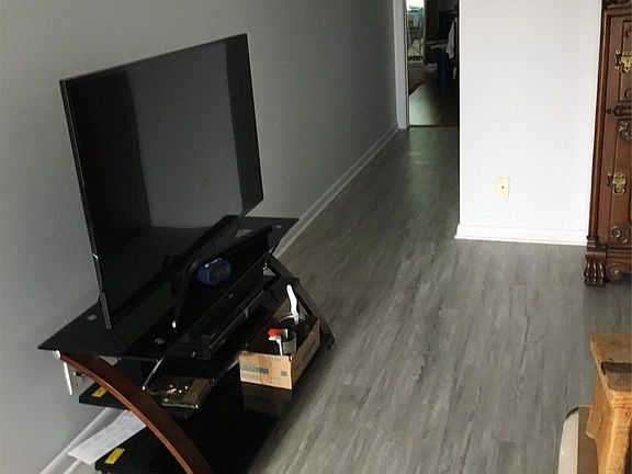 5th image of 4065 Ventnor P #4065