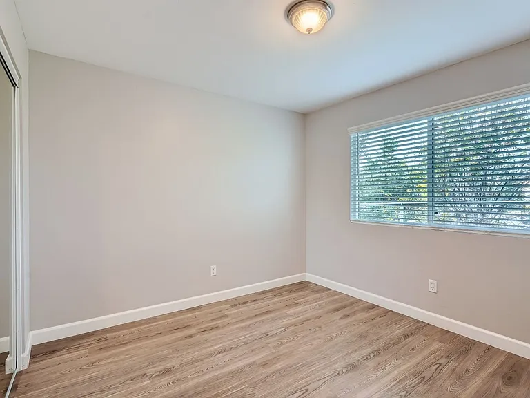 Newer 3 Bedroom House & 2 Bedroom Granny Flat Close to SDSU — Photo 11
