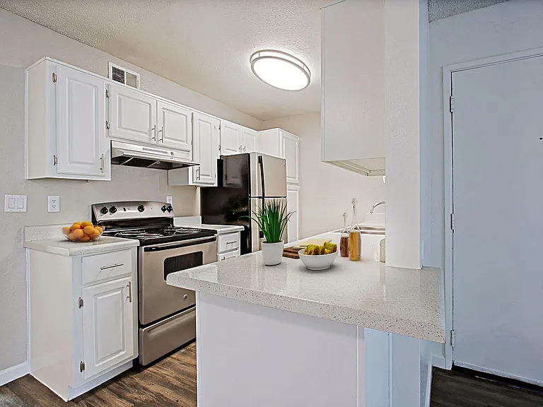 Tesoro Apartments — Photo 44