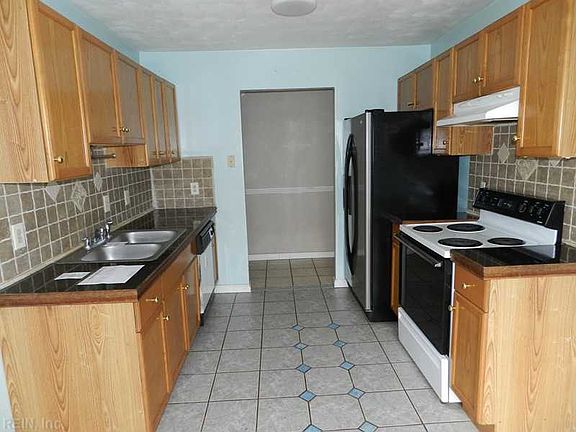 4th image of 3706 Radford St