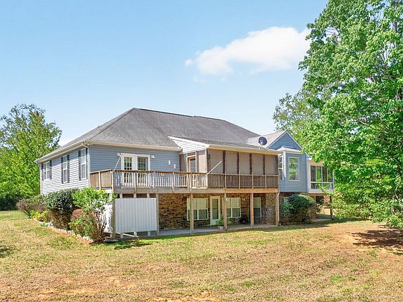 3rd image of 102 Happy Valley Rd
