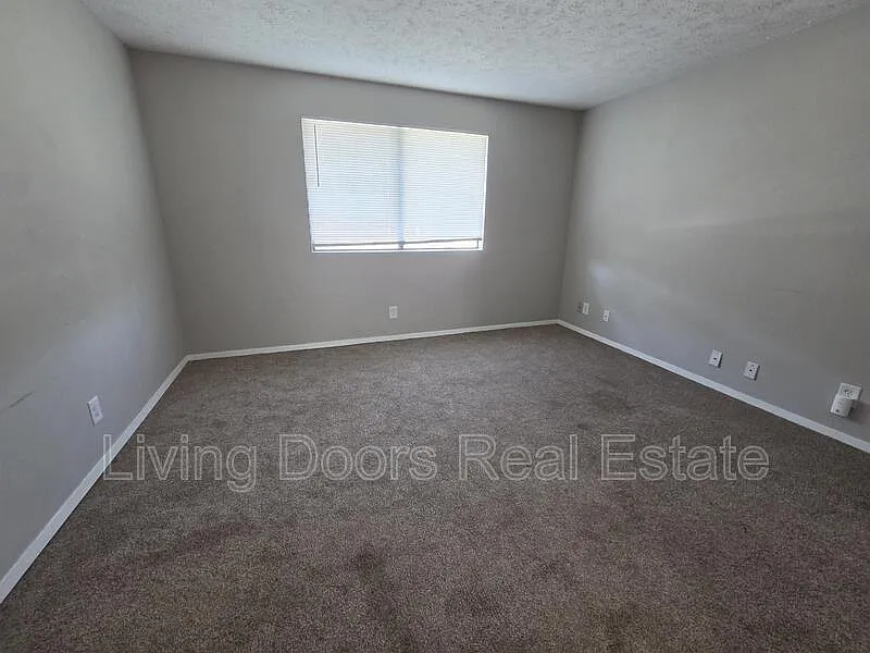 2 bed, 1.0 bath, 700 sqft, $995 — Photo 4