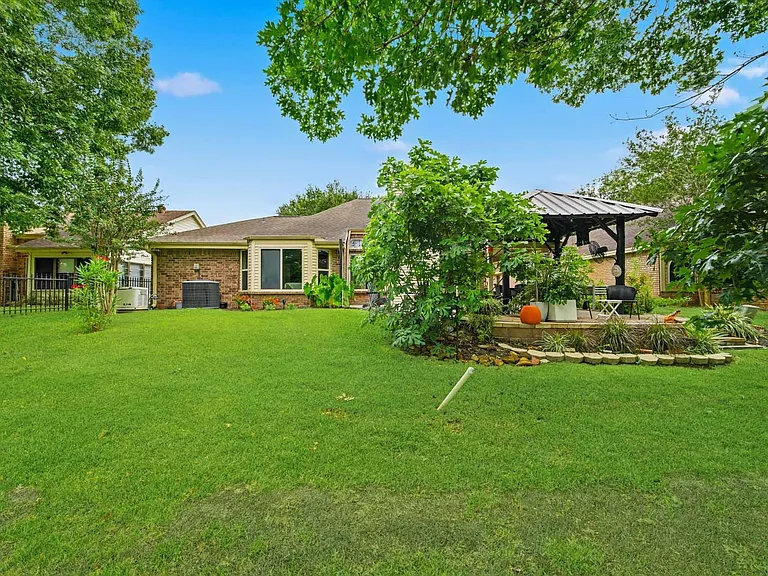906 Maple Branch Ln — Photo 21