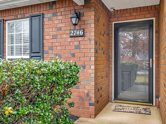 3rd image of 2746 Stonehedge Dr