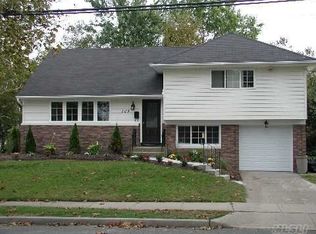 129 Thompson Ave, Oceanside, NY 11572