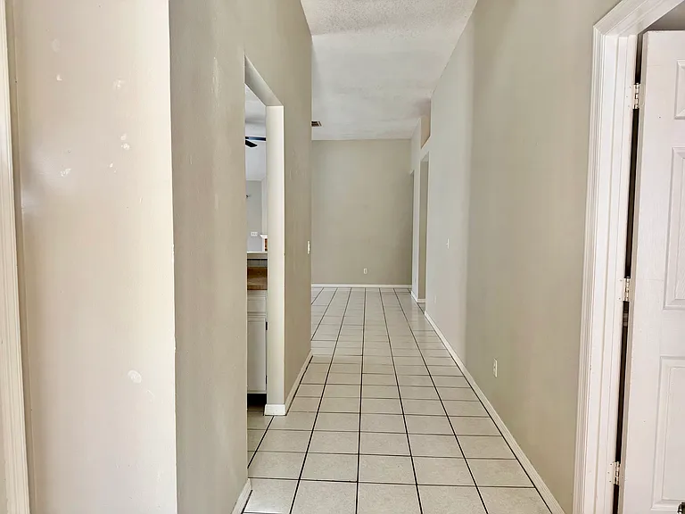 1021 Vannessa Dr — Photo 2