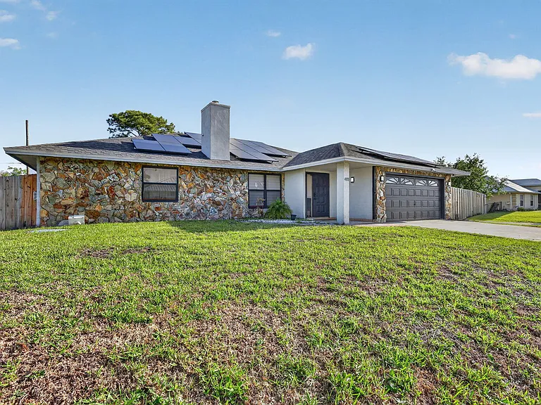481 SW Aster Rd — Photo 4