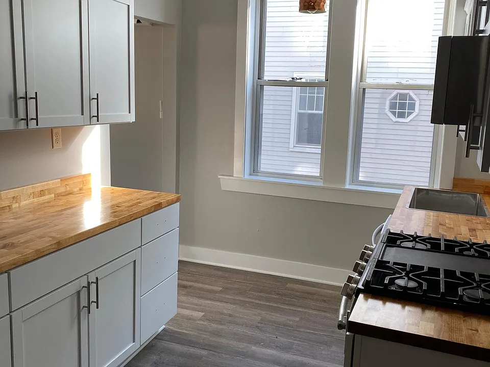 2436 S Wentworth Ave #2B
