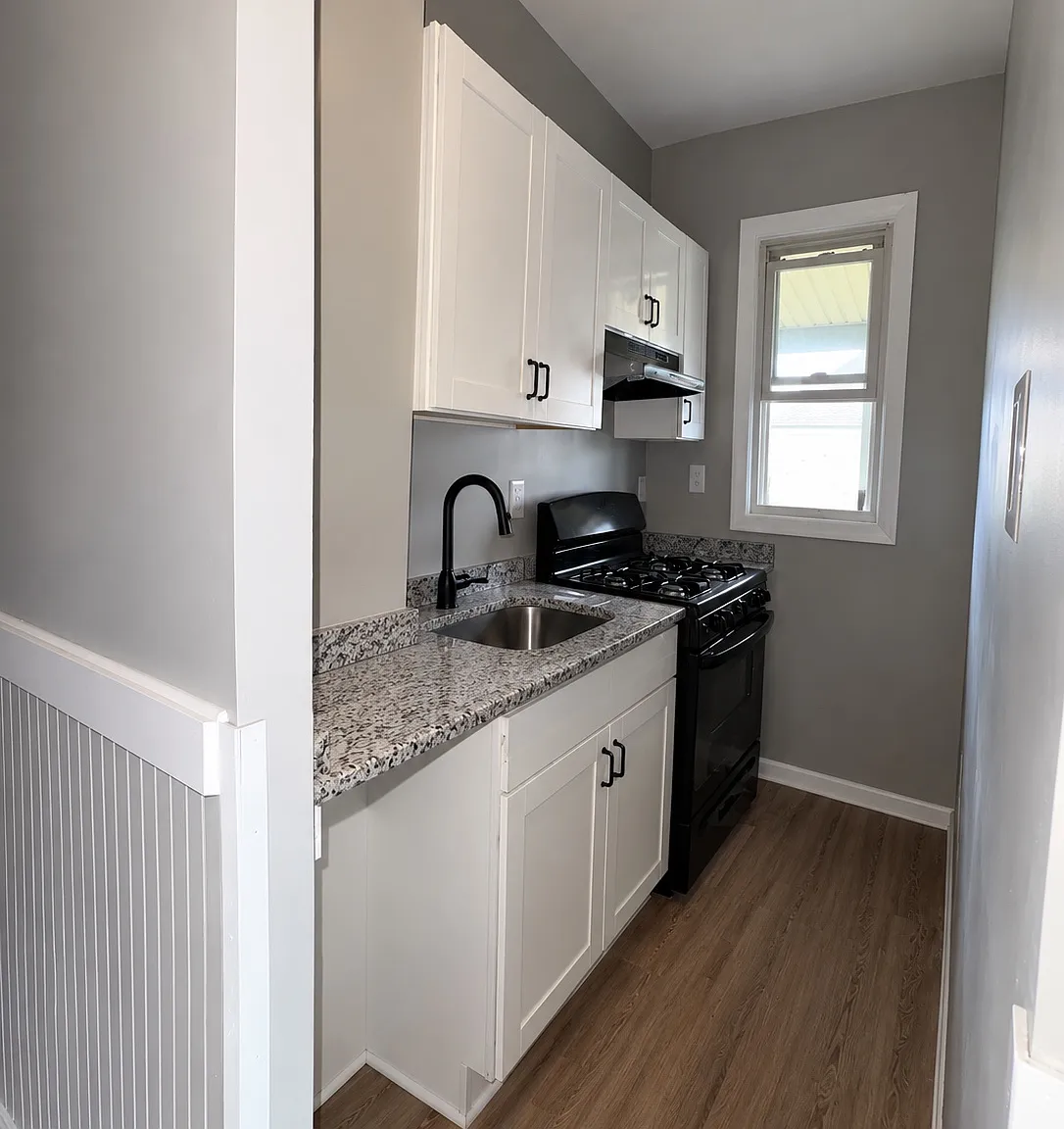 3 bed, 1100 sqft, $1,900 — Photo 3