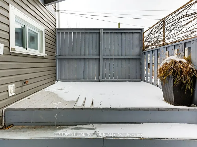 104 Leslie St E #MAIN FL — Photo 22