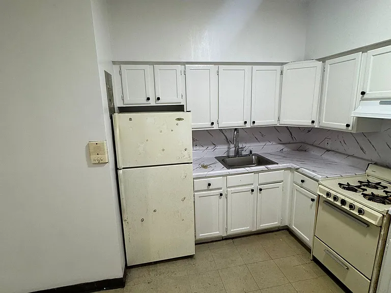142 Orchard St #2R — Photo 4