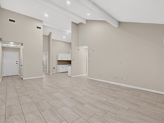 5th image of 304 Cole St