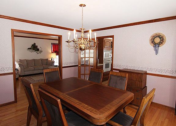 Dining Room 13' x 13'
