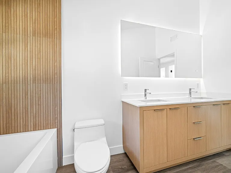 6445 Oakdale Ave — Photo 10