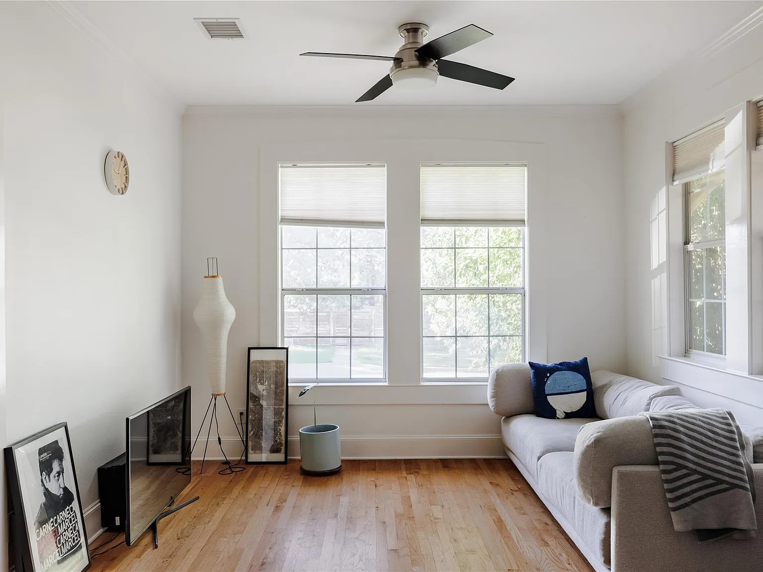 3 bed, 2.0 bath, 1252 sqft, $3,490 — Photo 2