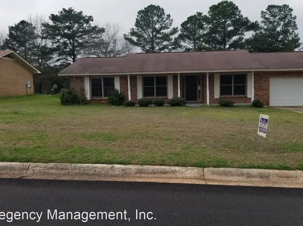 305 Pondella Dr, Enterprise, AL 36330