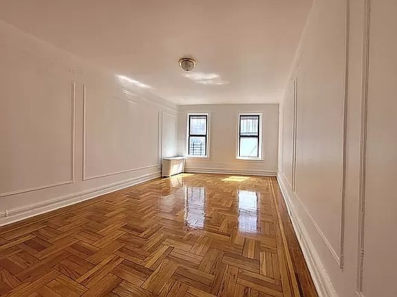 2nd image of 2301 Creston Ave #3U