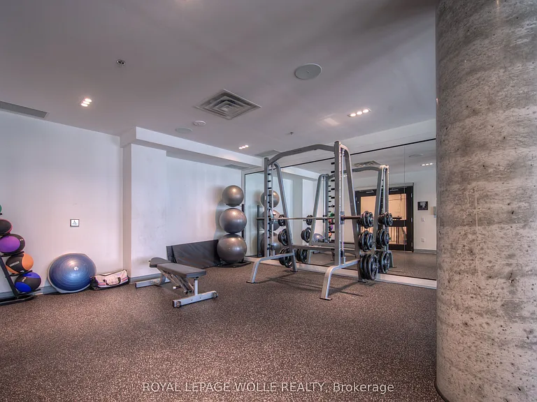25 Wellington St S #2101 — Photo 22