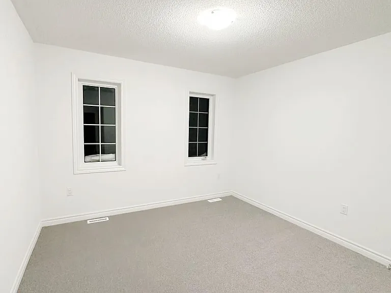 100 Stocks Ave — Photo 7