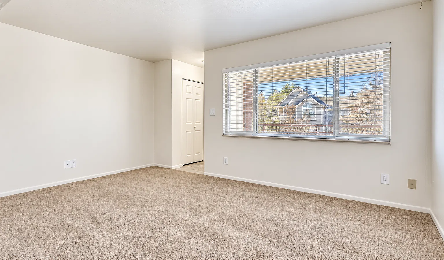 2 bed, 1.0 bath, 800 sqft, $1,340 — Photo 4