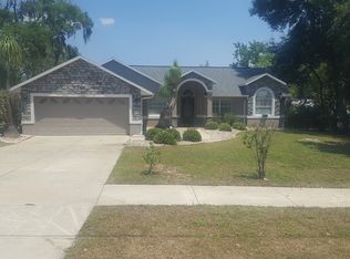 126 E Laurel Ave, Howey In The Hills, FL 34737