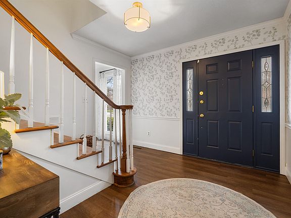 3rd image of 1100 Winslow Way